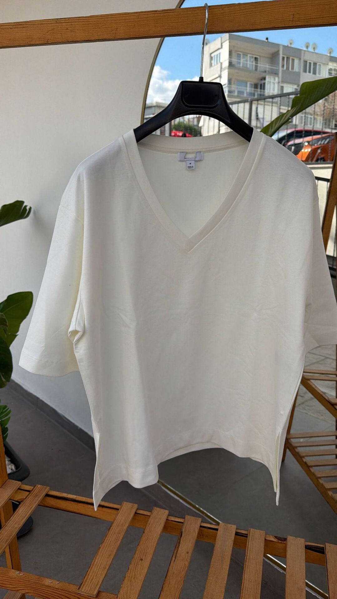 Reiss v yaka rahat kalıp tshirt krem