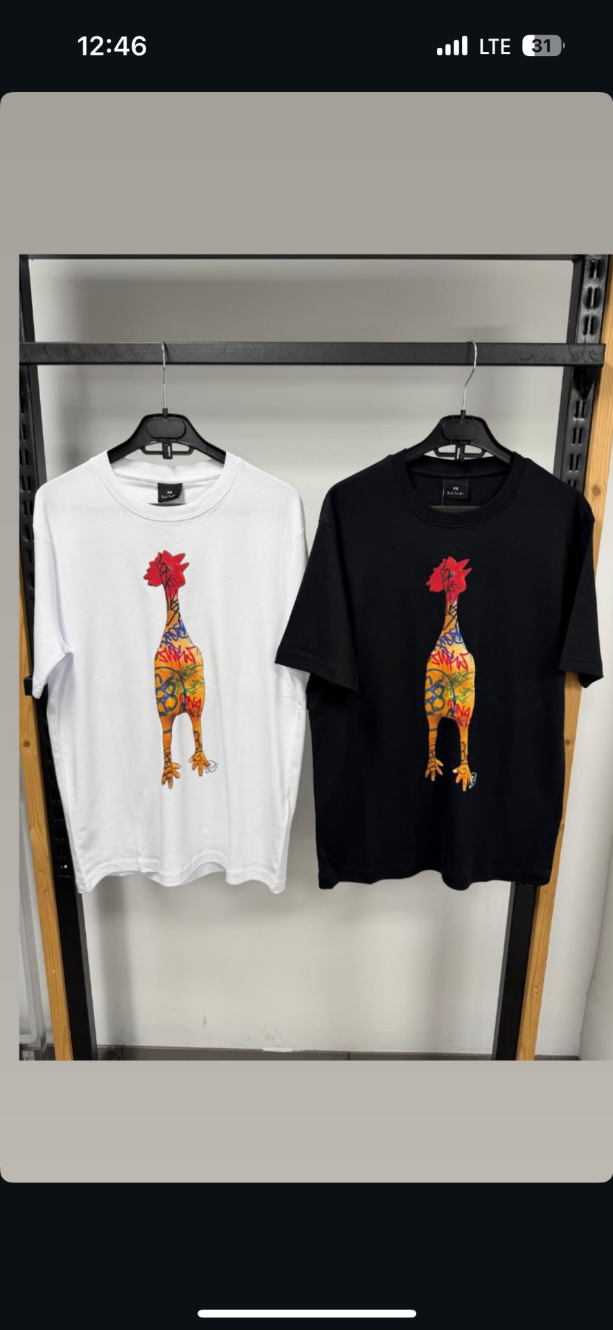 Beyaz üstü desenli tşört