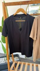 Monari v yaka tshirt