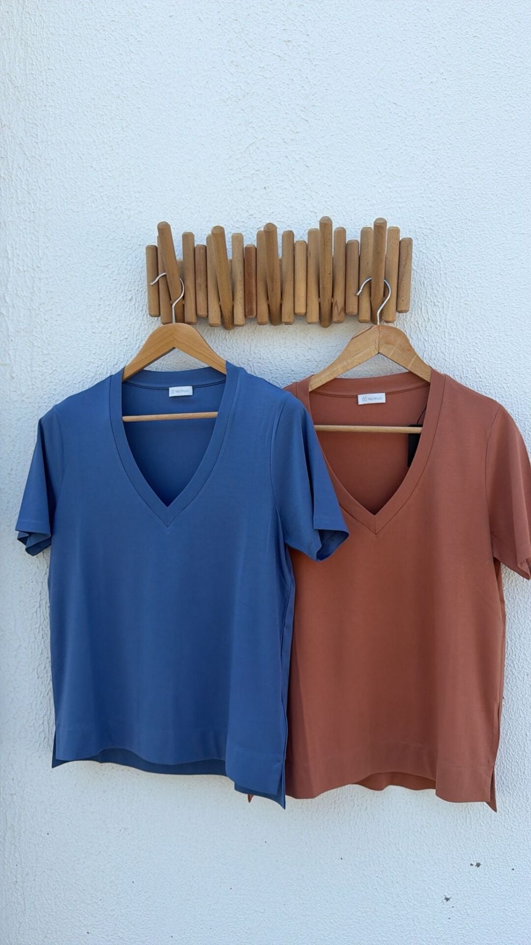 Network kadın v yaka tshirt