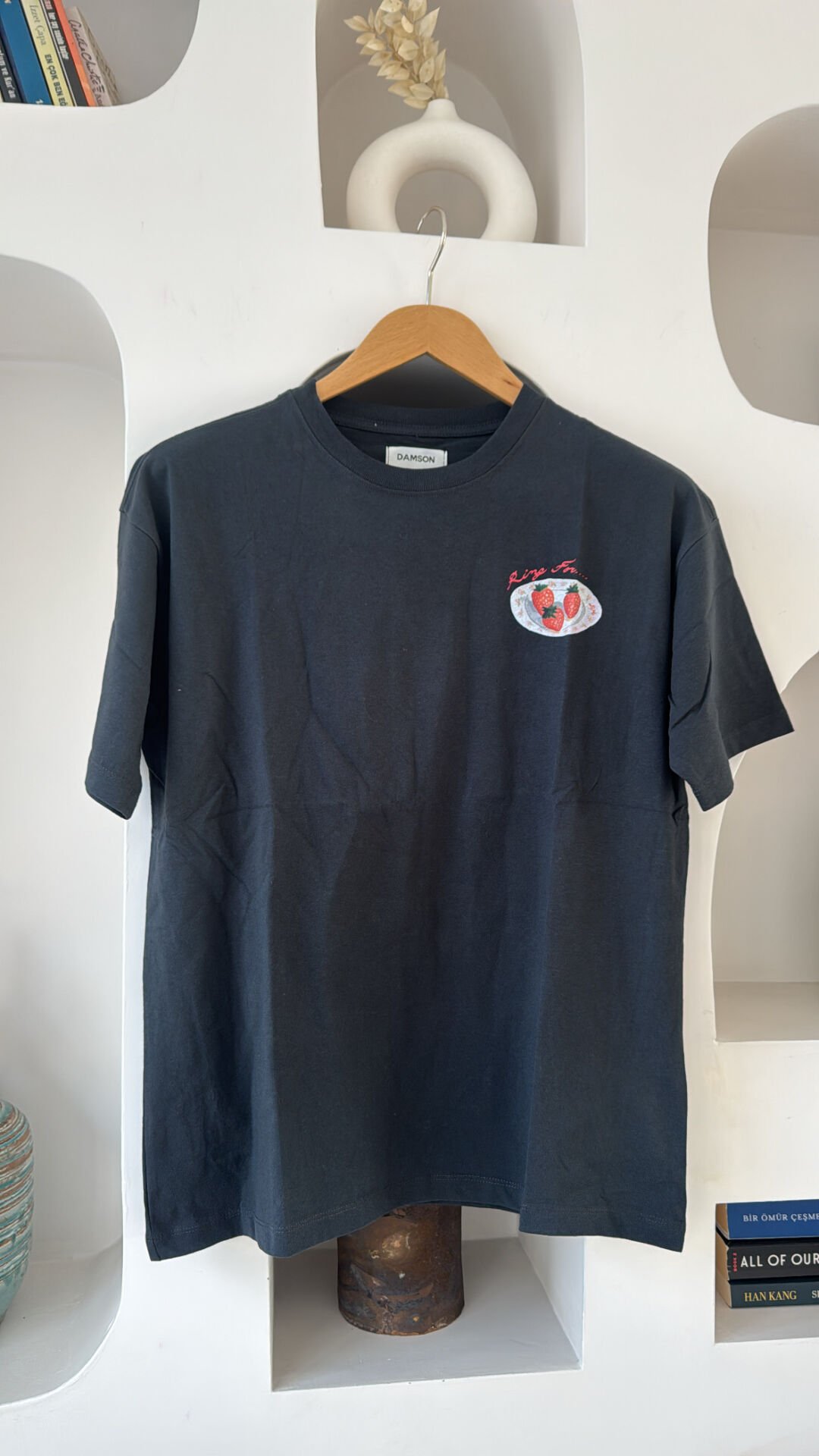 Siyah çilekli tshirt