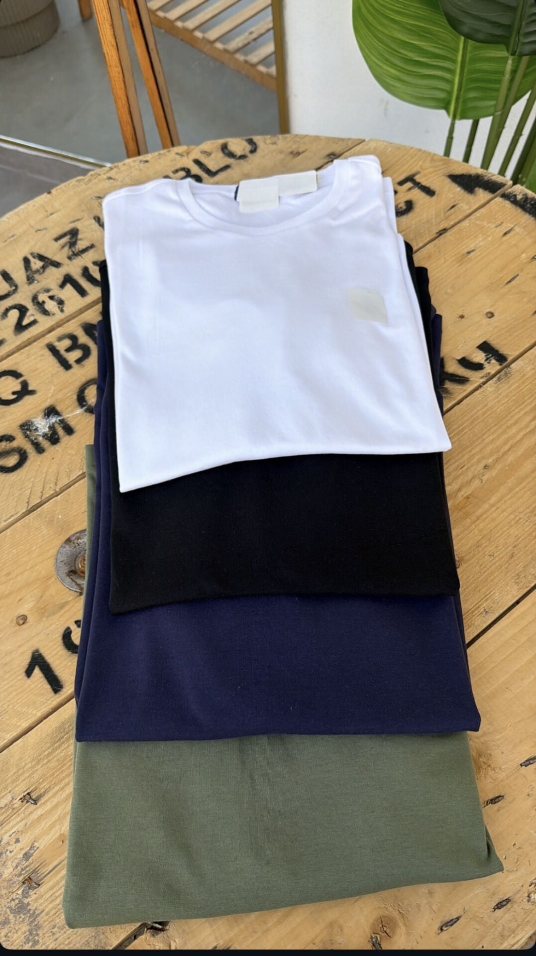 Bambu dokulu renkli logolu erkek basic tshirt