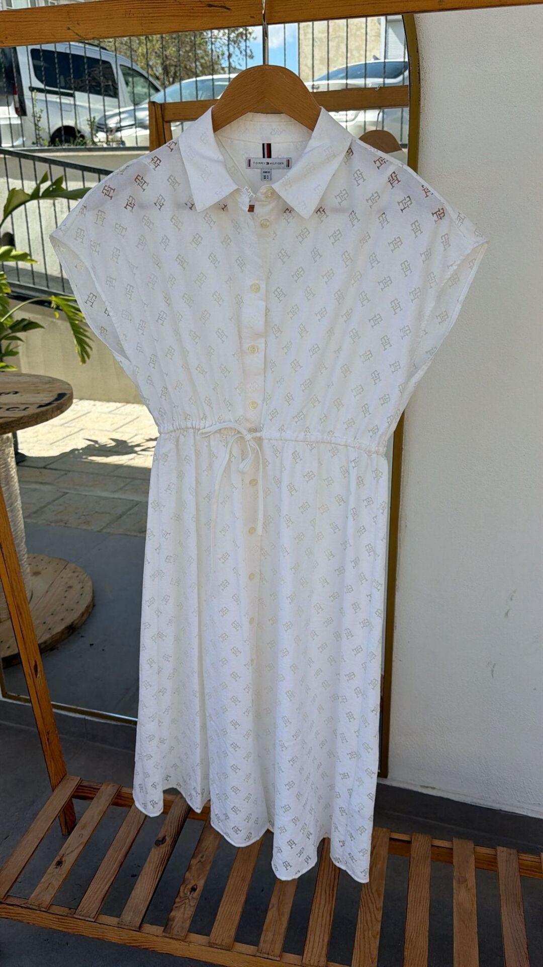 Tommy Logolu kadın beyaz elbise